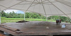 Meditasi octagon and deck – just needs a good cleaning.