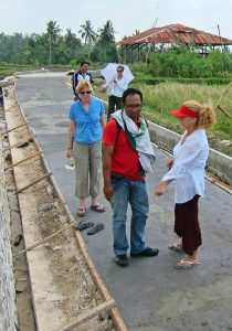 The road is finished at record breaking speed in time to beat the rains, and for the workers to go back to Java for holiday. Can the road get sides after holiday?