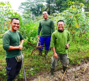 Bali Silent Retreat Garden crew - Gung, Kayune, Koyo